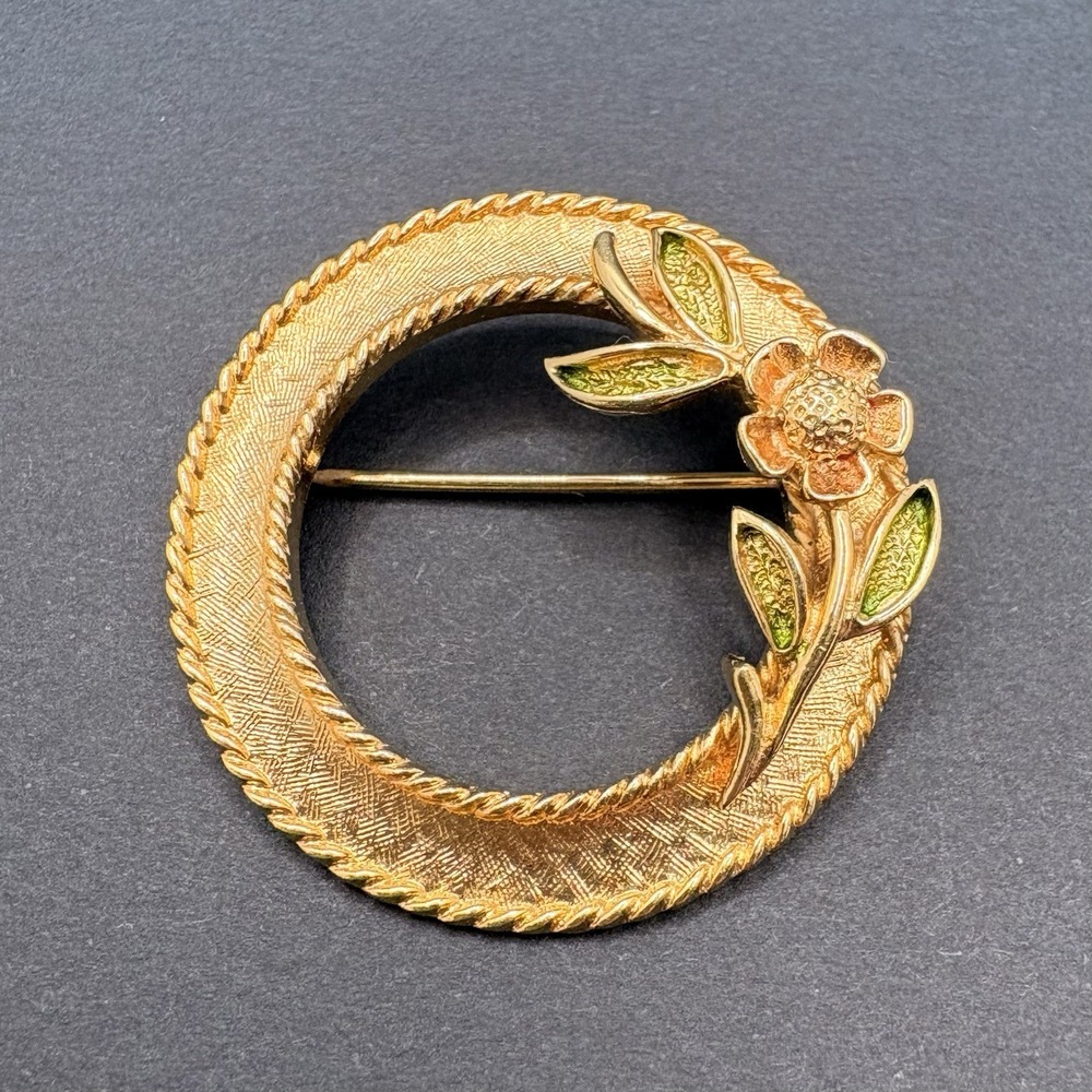 Vintage Hayward Karatclad Gold Tone Wreath Brooch Textured‎ Enamel Flower 1.25"